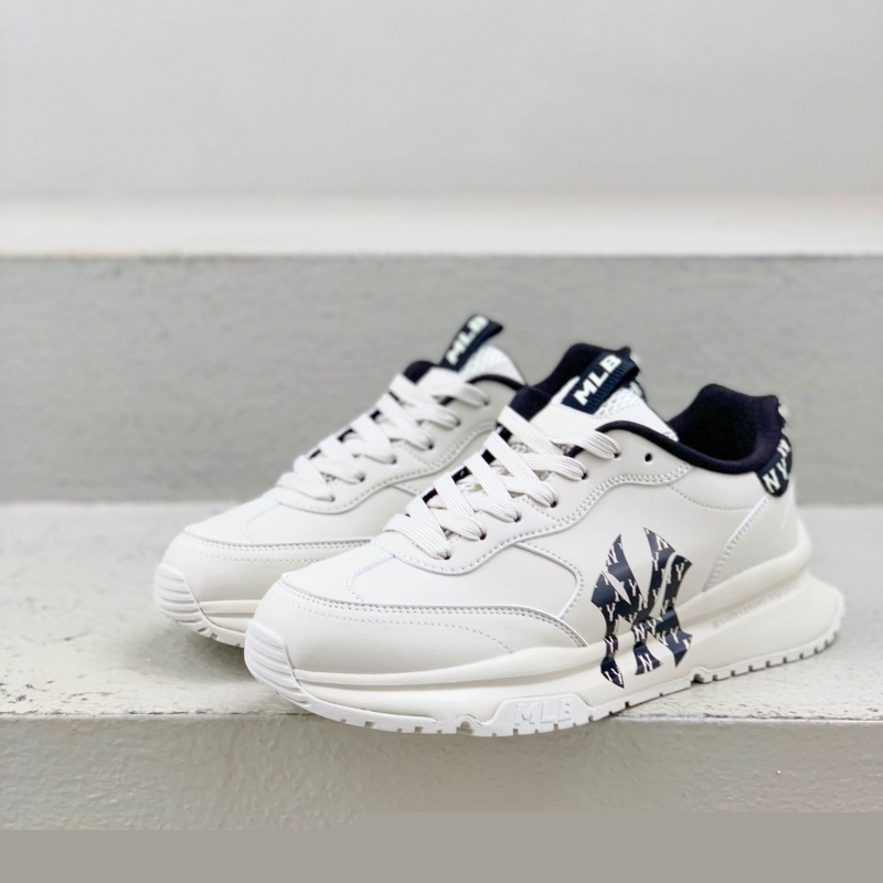 G*u*i casual shoes